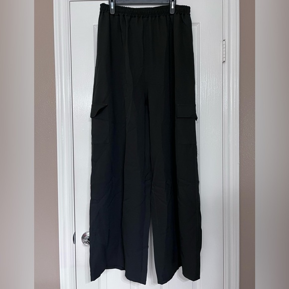 Boohoo Pants - NWT- Boohoo Cargo Pants